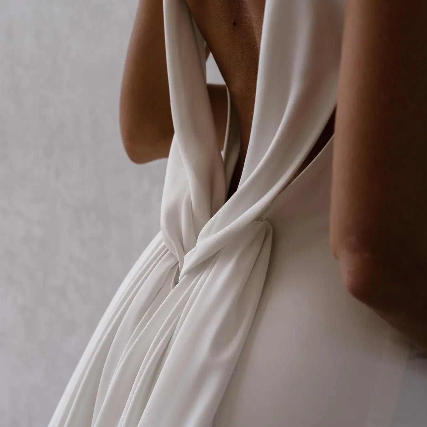 UU-Deep V Neck Crepe Detachable Train Mermaid Wedding Dress 2024 Plain Sleeveless Open Back Simple Bridal Gowns Elegant